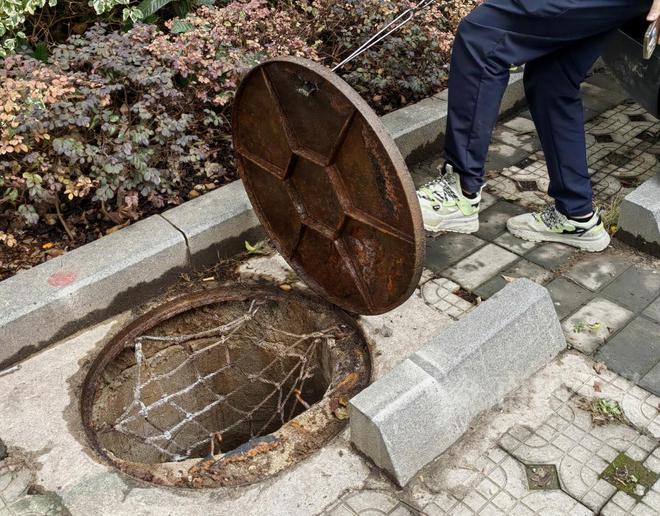臭味难电竞赛事投注闻！柳州这里污水多次反涌原因是→(图2)
