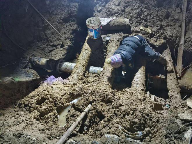 电竞赛事投注-水管爆裂！8小时紧急抢修顺义635户居民零投诉的背后故事！(图2)