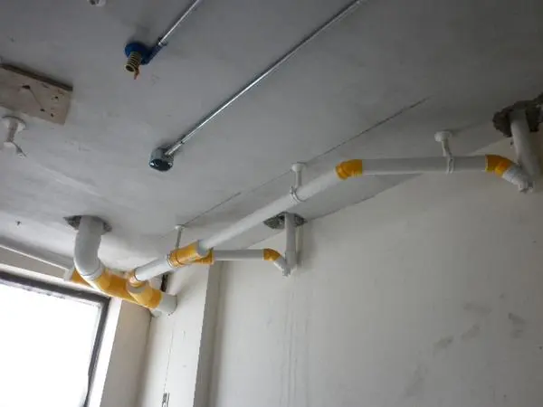 电竞开户-江苏响水一地“藏”着被遗忘的供水管被遗忘多年的角落…